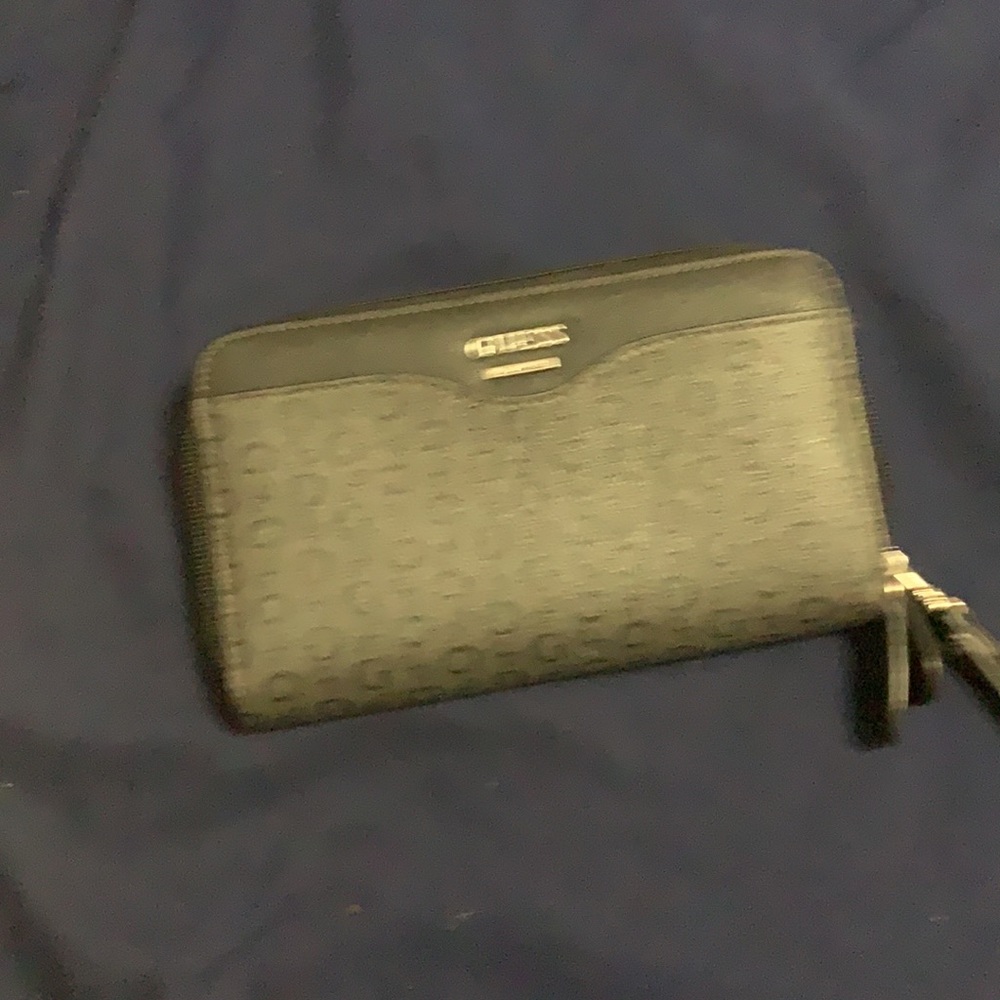 A bag - Picture 8 of 8